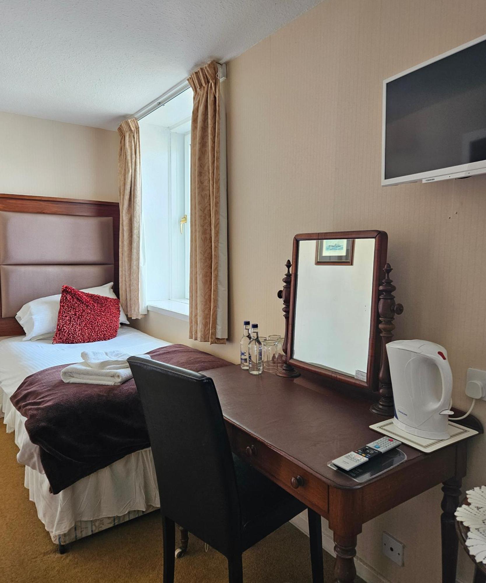 Station Hotel Portsoy Exterior photo